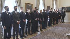 Někteří ministři se nedomluví anglicky. Při jednáních spoléhají na tlumočníky