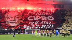 Fanoušci Slavie uctili památku Františka Cipra. Fotbalisté pak porazili Brno