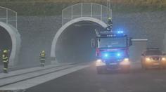 Z tunelu na Plzeňsku se valil dým. Jeho původ hasiče překvapil