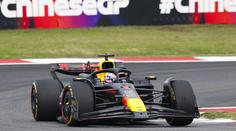 Sprint pro Verstappena. Ricciardo na bodech, Hamilton dostal penalizaci