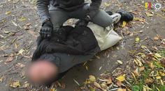 Pokus o znásilnění v Praze: Muž na ženu mířil pistolí. Policie dopadla podezřelého