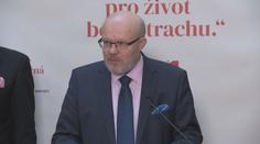 Antibiotika se vrátí do lékáren. Nehrozí, že by se na někoho nedostalo, slíbil Válek