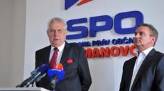 Miloš Zeman už nasbíral 50 tisíc podpisů a jde do boje o Hrad