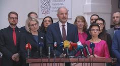Sněmovna schválila sňatky pro stejnopohlavní páry. Manželstvím se ale nenazývají