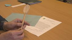 Bek dostává vařečky. Obce tak protestují proti změně financování nepedagogů