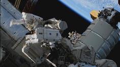 Astronautka ve vesmíru ztratila tašku s nářadím. Ta teď létá na oběžné dráze