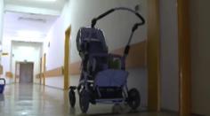 Postižené Danušce (7) ukradli speciálně upravený kočárek. Teď nemůže ven z bytu