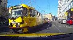 Jak předjíždět a objíždět tramvaj? Řada řidičů tomu pořád nerozumí!