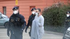 Youtubera MikeJePána zadržela policie. Pral se u petičního stánku