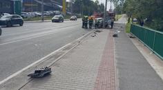 Řidič v Jihlavě zničehonic vjel do protisměru a narazil do sloupu. Je vážně zraněný