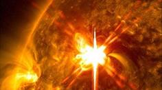 Obří erupce na Slunci znepokojují odborníky. Zemi může zasáhnout radiační bouře