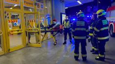 Muž spadl v Praze pod metro. Vytáhli ho cestující, skoro nic mu nebylo