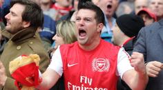 Jestli Arsenal vyhraje, tak sním vlastní lejno, napsal fanoušek a pak litoval