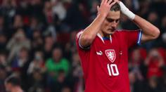 Hráli jsme defenzivně a dělali chyby, kritizoval Schick. Co mu poradil Ronaldo?