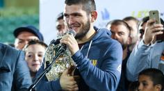 Khabib uvažuje nad změnou, ve hře je souboj s legendou boxu