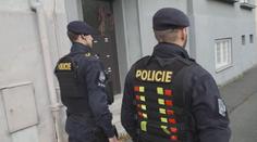Mladá dívka spolykala prášky a chtěla skočit pod tramvaj. Pomáhala jí policie