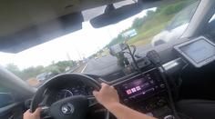 Požár auta nebo 180 km/h v obci. Policie ukázala běžný den v civilním Superbu