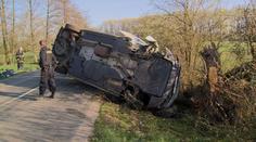 Tragická noc na Hradecku: Bouralo i auto s paralympioniky!