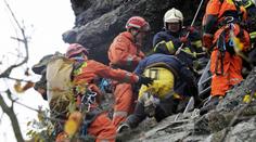 Opilec se předváděl před kamarády. Ze skály ho přijeli sundat hasiči