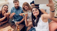 Pizza zdarma motivuje k práci víc než peníze, zjistili vědci