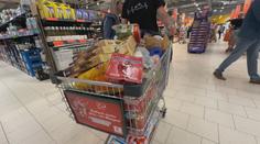 Řetězce v Německu výrazně zlevnily zboží. V Česku se nic podobného nechystá