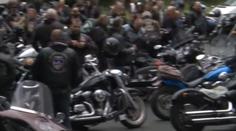 U Šumperka se opět sjíždí motorkářské gangy, před rokem tam zemřel člověk