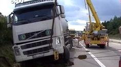 Převrácená cisterna blokuje provoz na Havlíčkobrodsku