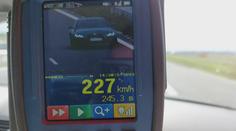 Po dálnici svištěl rychlostí 230 km/h. Jel jsem bezpečně, tvrdil řidič policistům