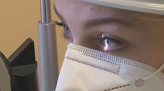 Špatně nošené respirátory ničí zrak! Nepodceňujte příznaky, radí lékaři
