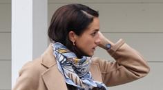 Záhadná nálepka na ruce vévodkyně Meghan. Fanoušci se bojí o její zdraví