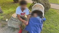 Těhotná žena nabízela u školy sexuální služby. Její dítě zatím hlídal bezdomovec
