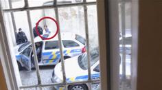 Rath je ve vazbě, už není hejtmanem, ani v ČSSD. Policie pátrá a národ se baví