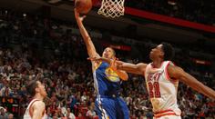 Warriors se nadřeli! Proti Miami otáčeli v poslední minutě
