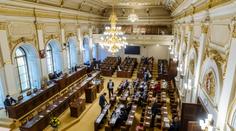 Poslanci schválili příjezd armádních lékařů ze zahraničí kvůli koronaviru