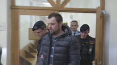 EXKLUZIVNÍ VIDEO: Takhle se Petr Kramný tvářil, když ho vedli k soudu
