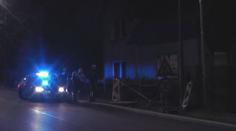 Při hádce sousedů o parkování se střílelo, do domu vnikla zásahovka