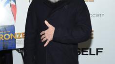 Tahle pěvecká star se znovu vrátí před mikrofon! Poznáváte ho?