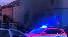 V Brně hořel bytový dům. Žena s dítětem musela slézt po žebříku