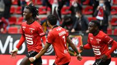 Fotbalisté Rennes jsou zpátky na vítězné vlně, dohrávali ale v deseti