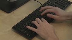 Každý desátý člověk pracuje z domova nahý, zjistil průzkum