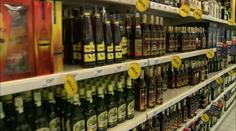 Vláda zvyšuje daně na cigarety i alkohol. Jen to zhorší situaci, tvrdí kritici