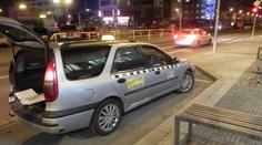 Pražští strážníci zadrželi falešného taxikáře, měl padělané doklady