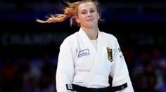 VIDEO: Dostala flákanec, trenér propleskal svěřenkyni před zápasem
