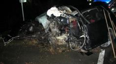 Mladý řidič (†21) narazil do stromu, z jeho auta zbyl jen vrak