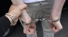 Hrozil, že nechá vybouchnout banky! Policisté už ho mají