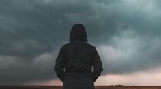 K Česku se blíží obří mrak z Afriky. V Německu se připravují na krvavý déšť