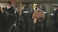 Policisté utnuli párty v načerno otevřeném klubu na střeše OD Kotva