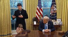 Musk na jednání s Trumpem vzal malé dítě. Okamžitě na sebe strhlo pozornost