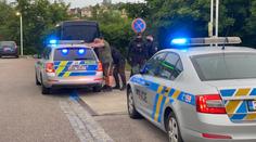 Policejní jackpot: Chytili hledaného muže v hledaném autě a pod vlivem