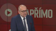 Angličtina politiků je odrazem jazykové vybavenosti Česka, řekl ministr Bek